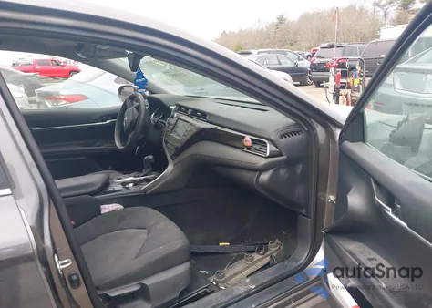 2020 Toyota Camry Le Awd z USA, uszkodzony, nr VIN 4T1L11BK1LU009023